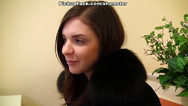 பிரேஸர்ஸில் இருந்து கவர்ந்திழுக்கும் எமிலி வில்லிஸின் டீன் படம்