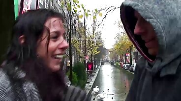 18 VideoZ இலிருந்து கவர்ச்சியான அமைதியுடன் கூடிய ரிவர்ஸ் கவ்கர்ல் திரைப்படம்