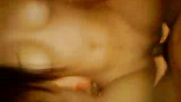 ரியாலிட்டி கிங்ஸின் கவர்ச்சியான ரூபி ஸ்பார்க்ஸுடன் ஸ்டிரிப்பிங் படம்