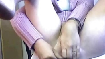 ஈவில் ஏஞ்சலின் கவர்ச்சியான ஸ்கை பியர்ஸுடன் நடுத்தர அளவு டைட்ஸ் நடவடிக்கை