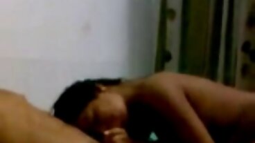டார்செல் கிளப்பில் இருந்து கொம்புள்ள க்ளீயா கோல்டியருடன் டீன் பேங்