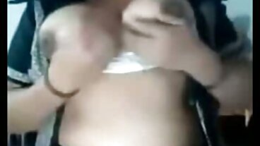 ஆபாச ஃபிடிலிட்டியில் இருந்து கொம்பு பெஸ் மார்பகத்துடன் கூடிய டீன் படம்
