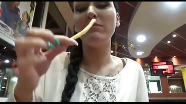 டக் பாஸில் இருந்து ப்ரீஃபெக்ட் ஸ்டெபானி ரீன்ஸ் உடன் ஹேண்ட்ஜாப் செக்ஸ்