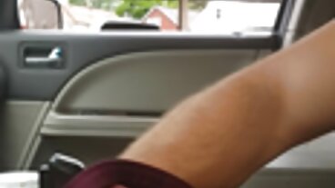 பெர்வ் நகரத்தைச் சேர்ந்த டாமி கிங்கை கவர்ந்திழுக்கும் சுயஇன்பம் நடவடிக்கை