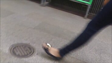 பேங் பஸ்ஸில் இருந்து ஹாட் எலினா குஷ்காவுடன் ஹேண்ட்ஜாப் ஆக்ஷன்